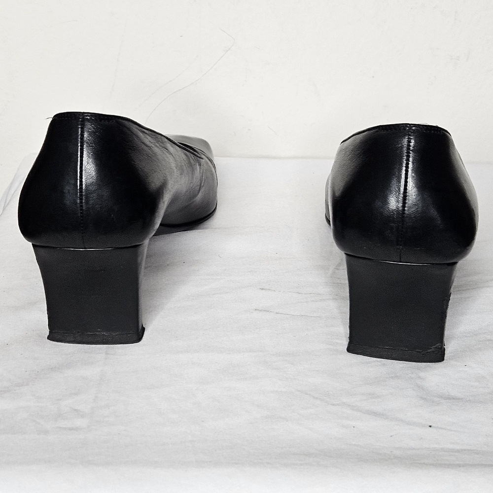 Salvatore Ferragamo black heel pumps size 7 - Picture 3 of 10